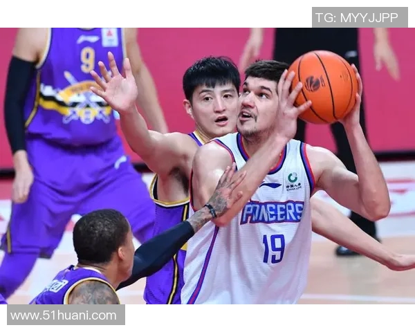 北京紫禁勇士迎战新疆队全力争胜展现篮球风采